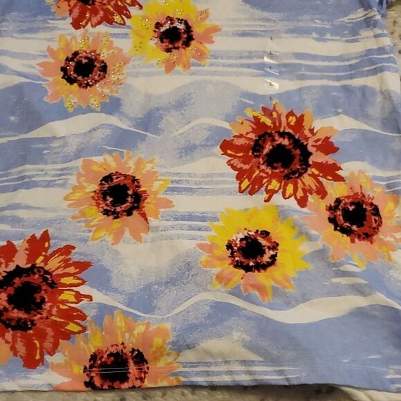 Coral Bay Creme multi color graphic print tee - Picture 3 of 7